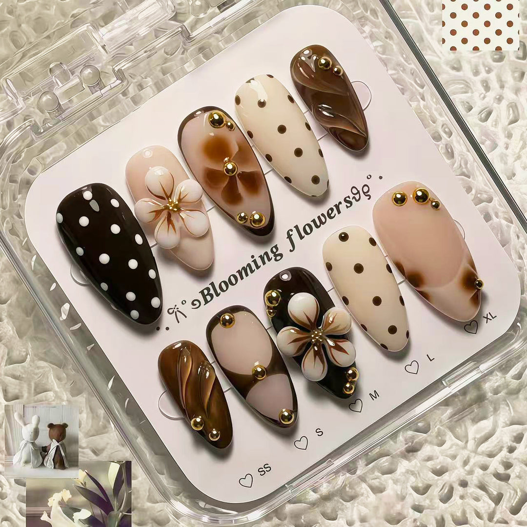Floral Design Press-On Nail Art Kalsten