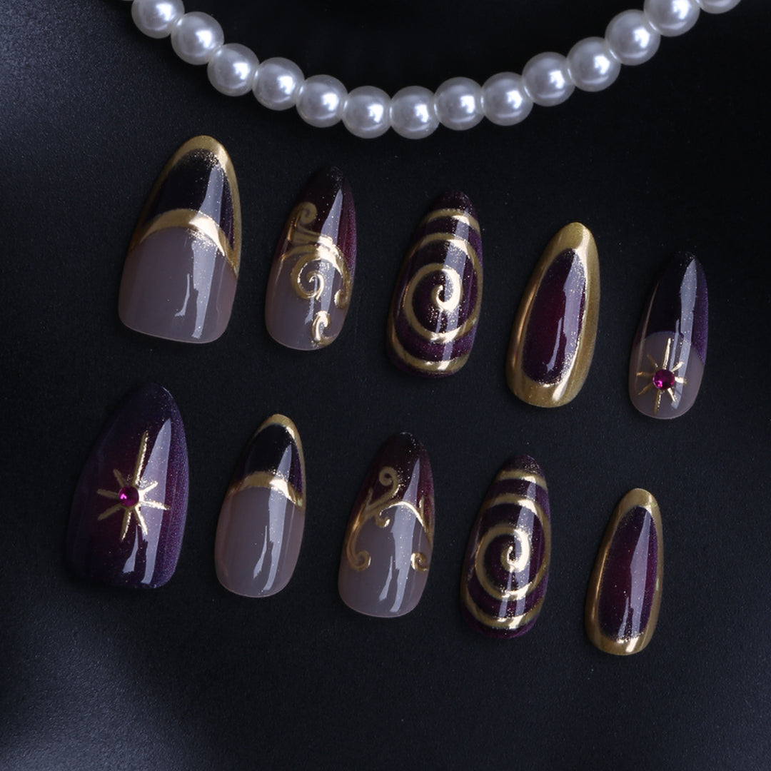 Elegant Artificial Nails with Luxurious Gold Design Kalsten