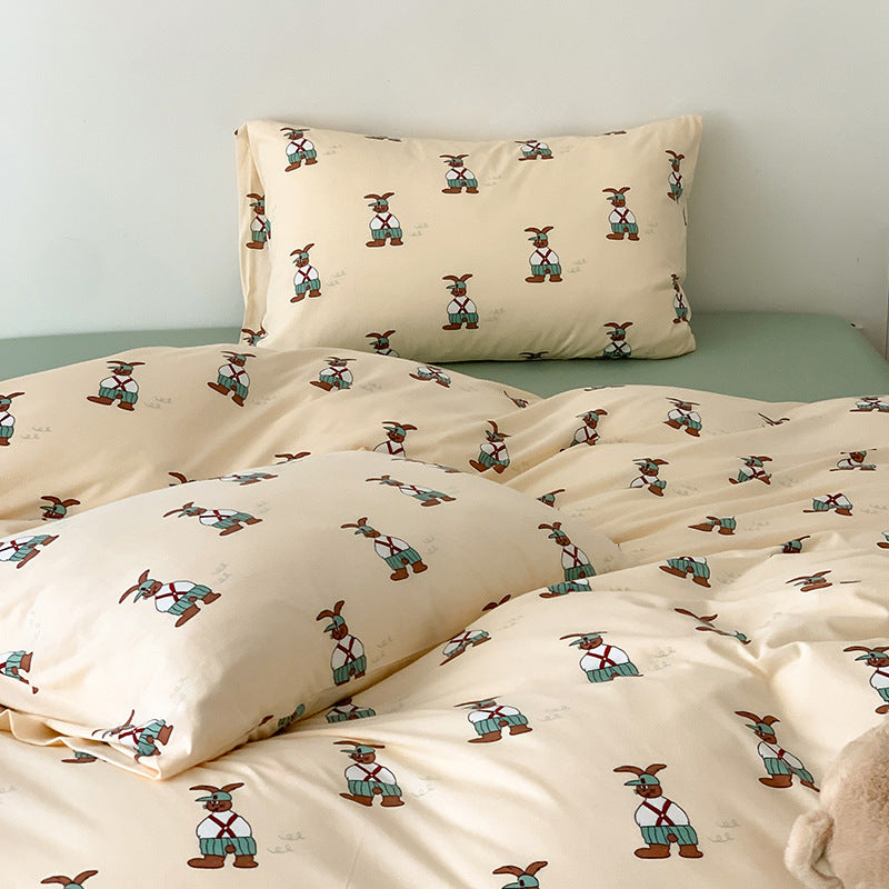 Baby and toddler bedding set made of soft cotton percale with cheerful elephant design