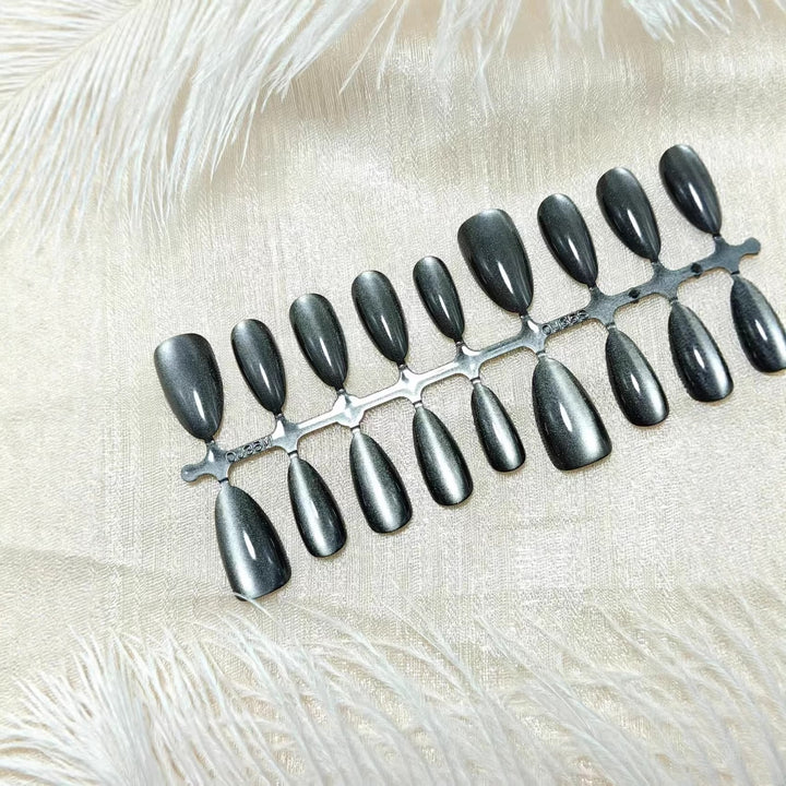 Artificial nails in elegant Cat-Eye design Kalsten