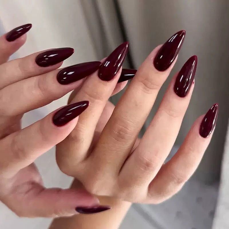 Acrylic nail set with elegant pointed accents Kalsten