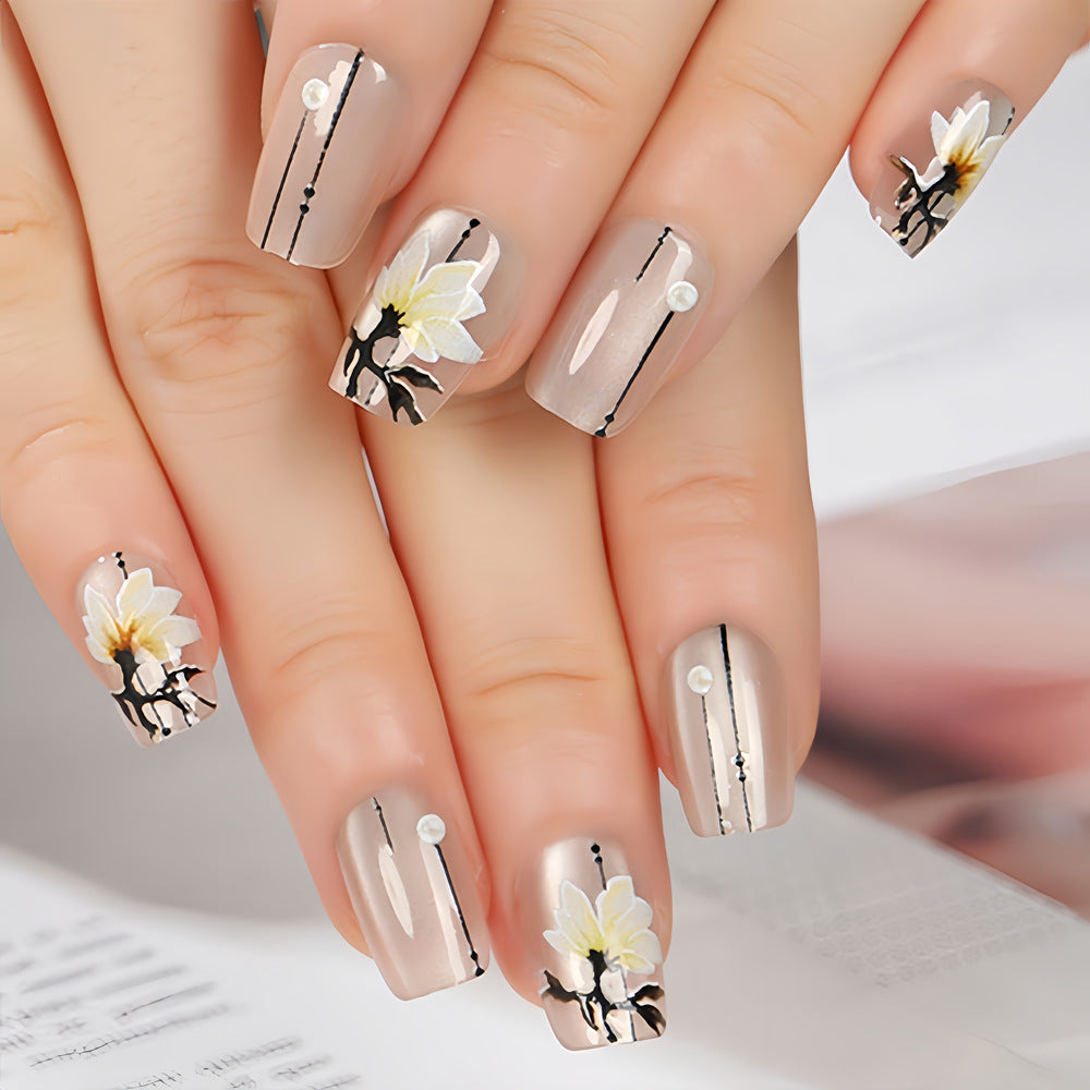 Elegant artificial nails with floral accents Kalsten