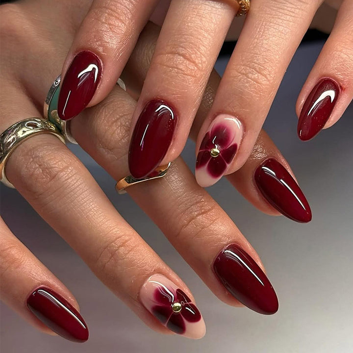 Nail art set with modern floral accents Kalsten