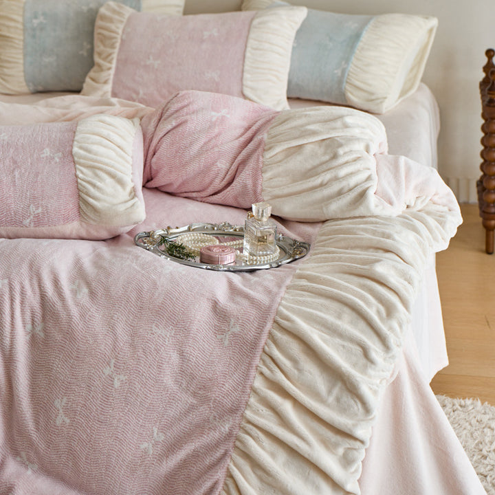 Reversible bedding set made of soft microfiber with ruffle and star pattern