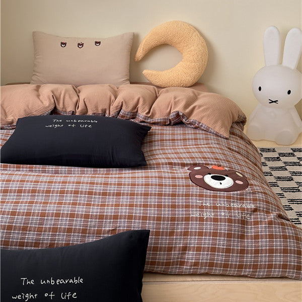 Children's bedding set in retro check with appliquéd bear motif and soft cotton blend fabric
