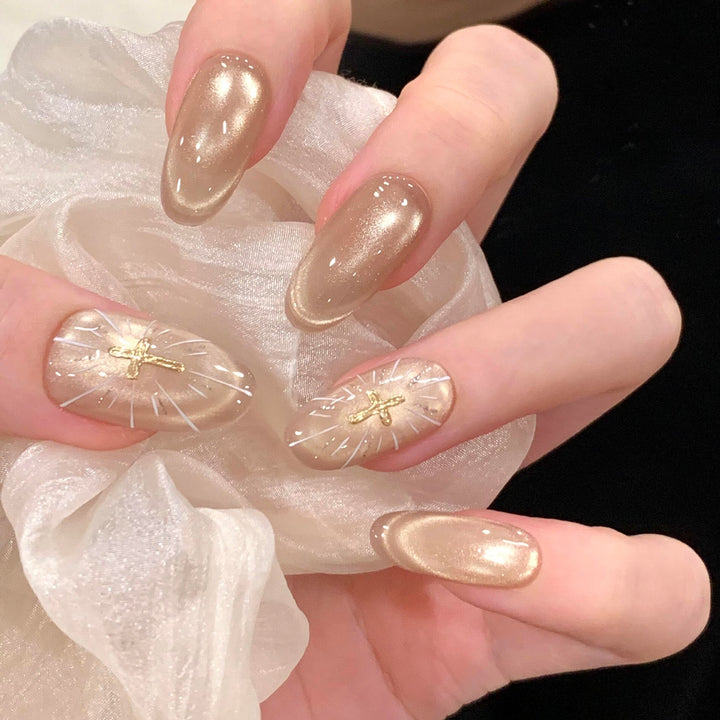 High-gloss artificial nails with filigree accents Kalsten