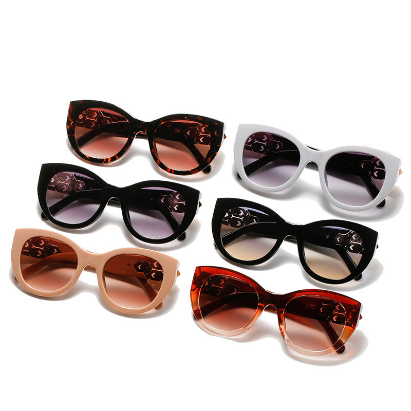 Fashion-Forward Cat-Eye Sunglasses with Decorative Accents Kalsten
