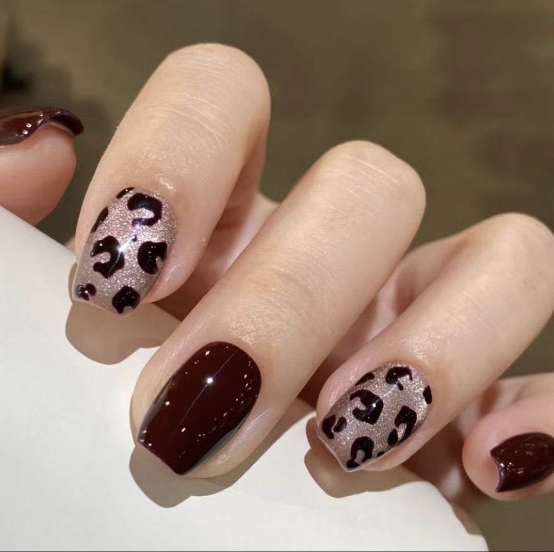 Elegant and Trendy Nail Set Kalsten