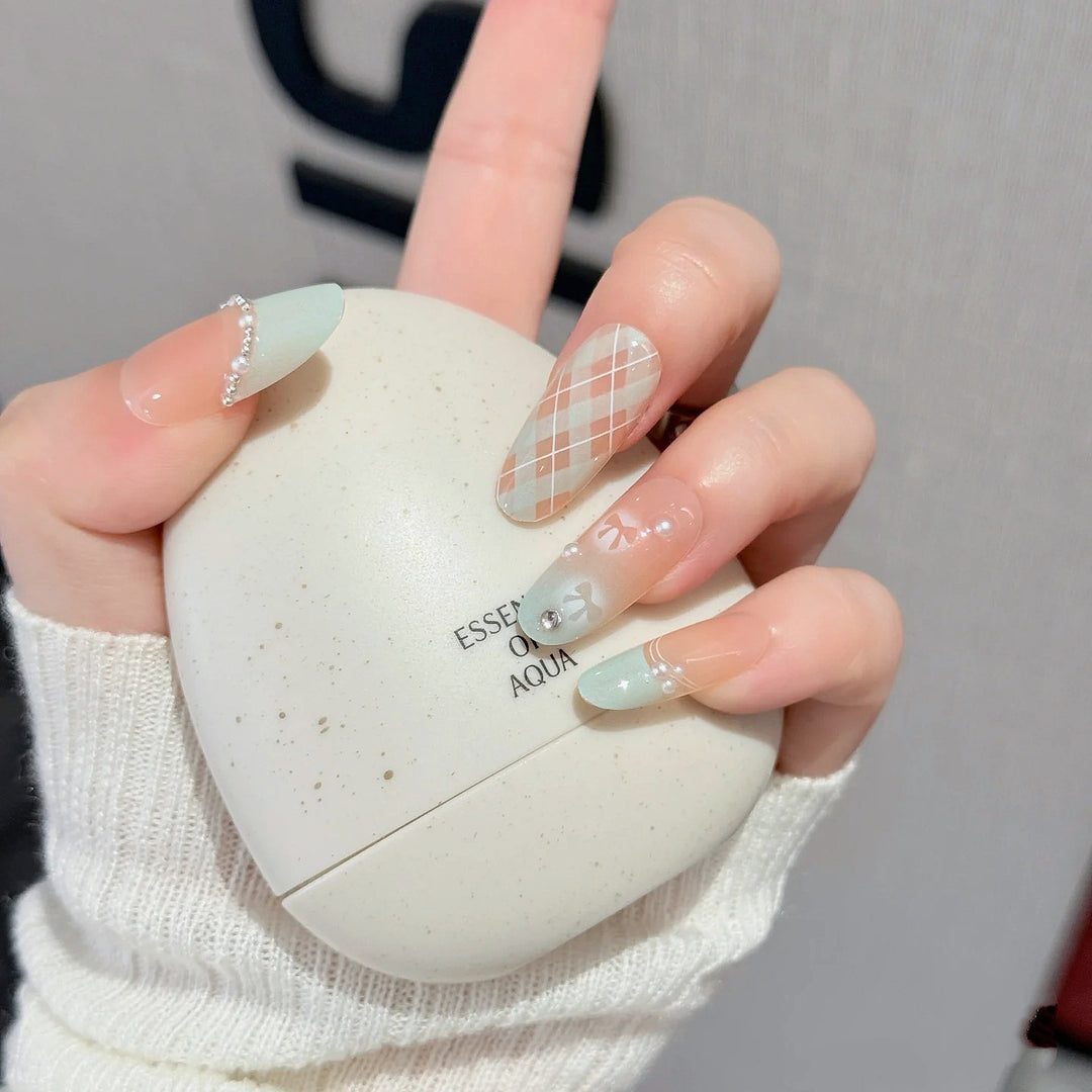 Decorative Press-On Nail Art Set Kalsten