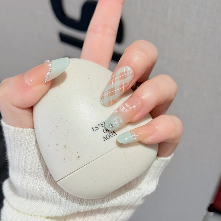 Decorative Press-On Nail Art Set Kalsten
