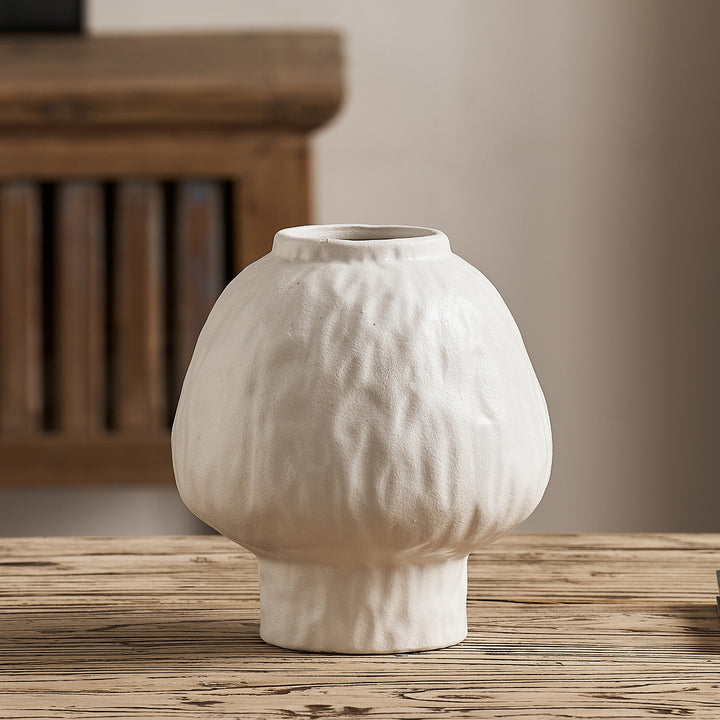 Decorative ceramic vase in modern design Kalsten