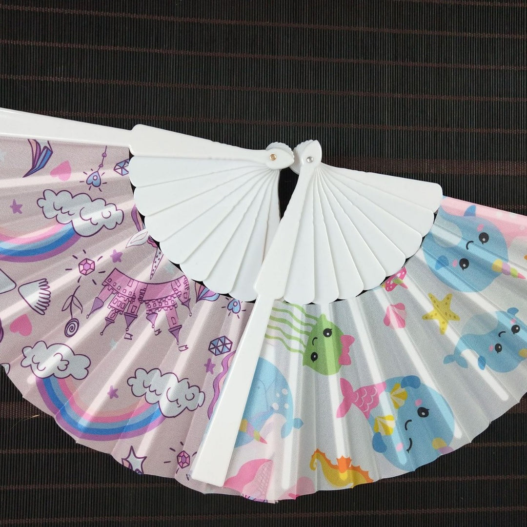Ladies fan with shimmering scale patterns Kalsten