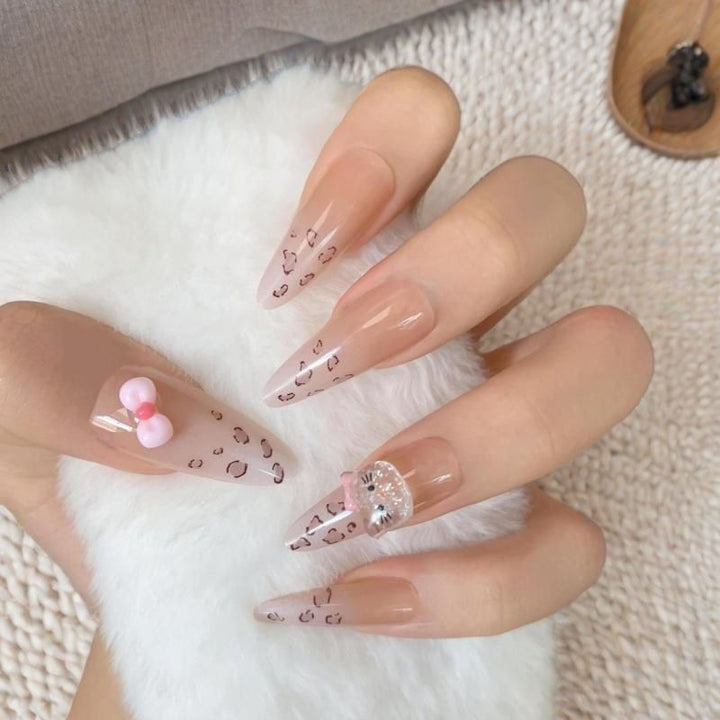 Artful nail designs with cat motif Kalsten