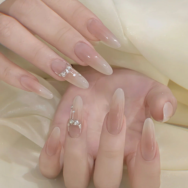 Artificial nails with glamorous decor Kalsten