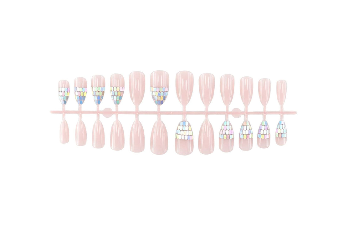 Artificial nail set with shimmering geometric accents Kalsten