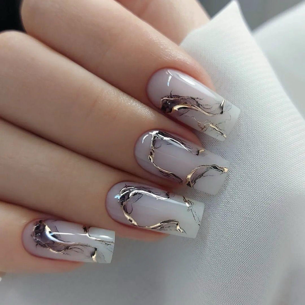 Artificial nails in an elegant minimalist style Kalsten