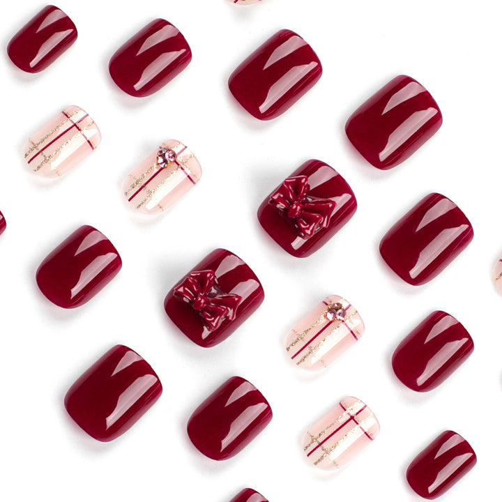 Artful nail decoration with elegant details Kalsten