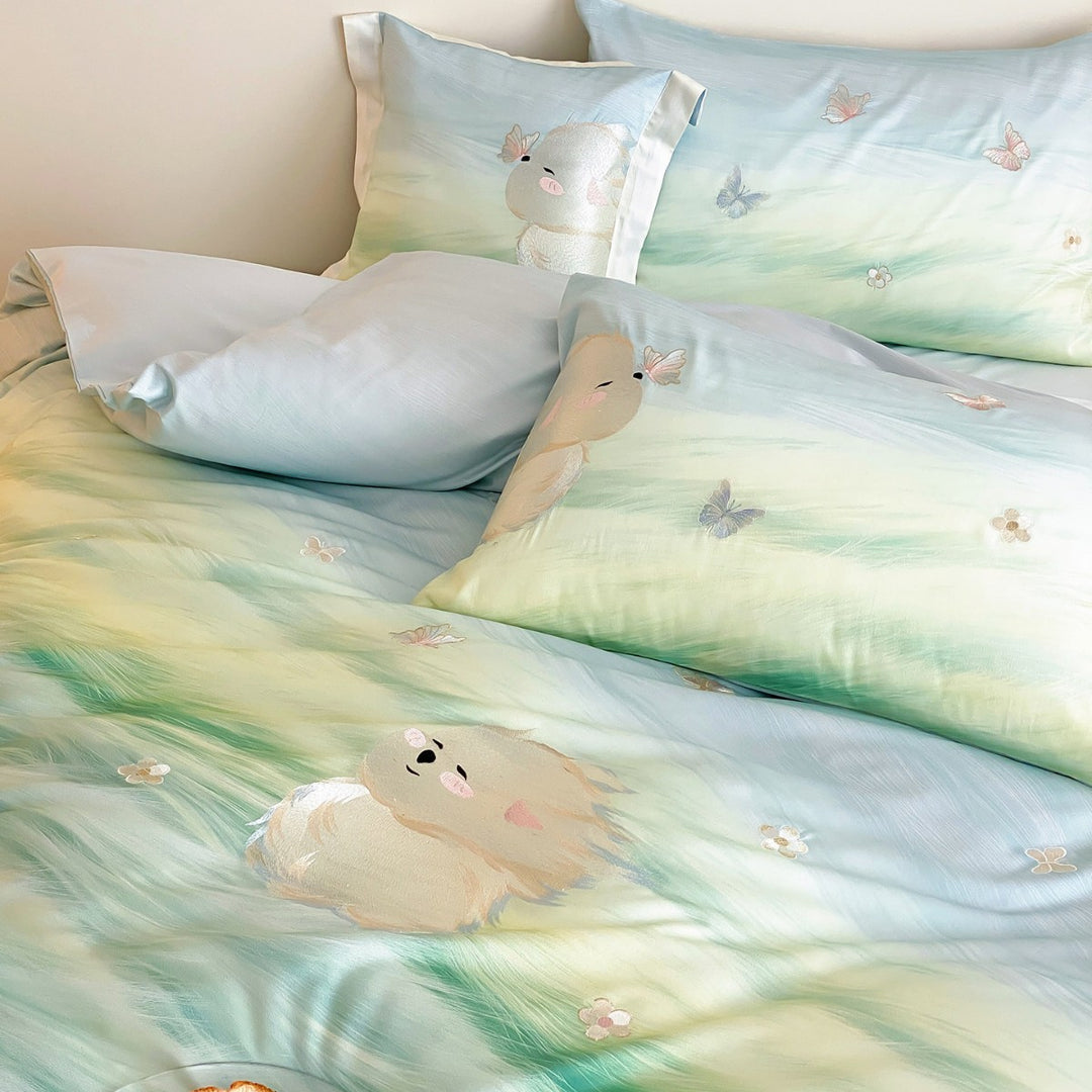Children's bedding set made of cotton satin with embroidered lamb and butterfly motif
