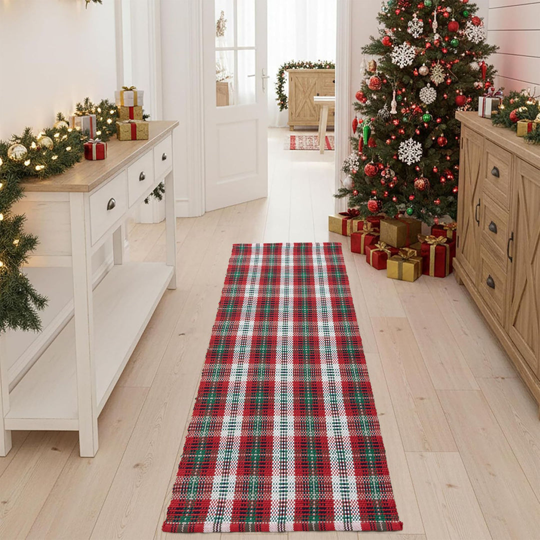 Hand-woven table runner in a traditional check pattern with a sturdy cotton structure Kalsten