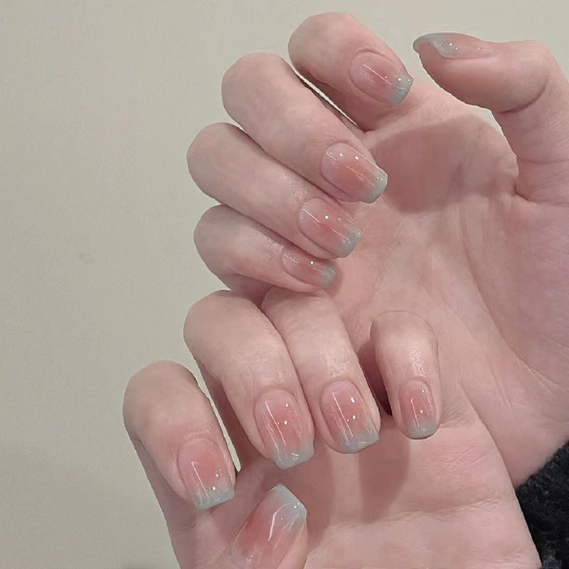 Stylish nail art with gradient Kalsten