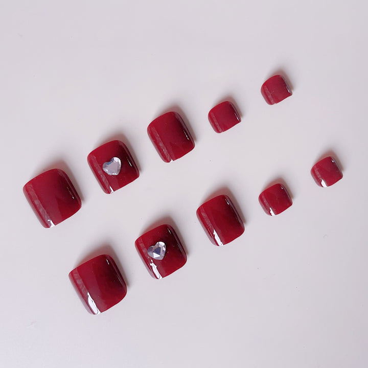 Nail art set with elegant heart accents Kalsten