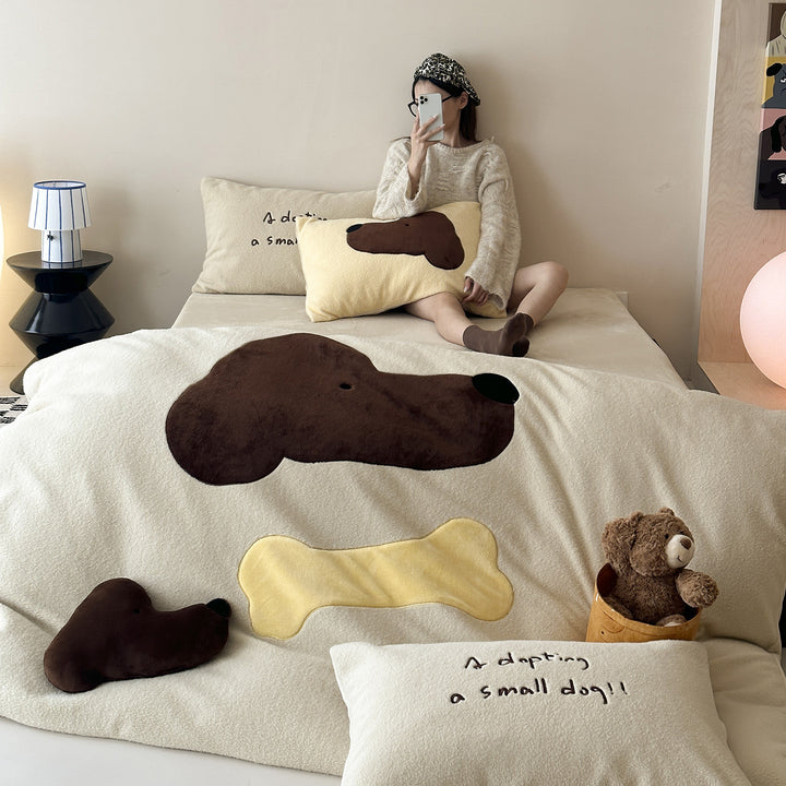 Cozy bedding set with embroidered cat appliqués and soft fleece surface