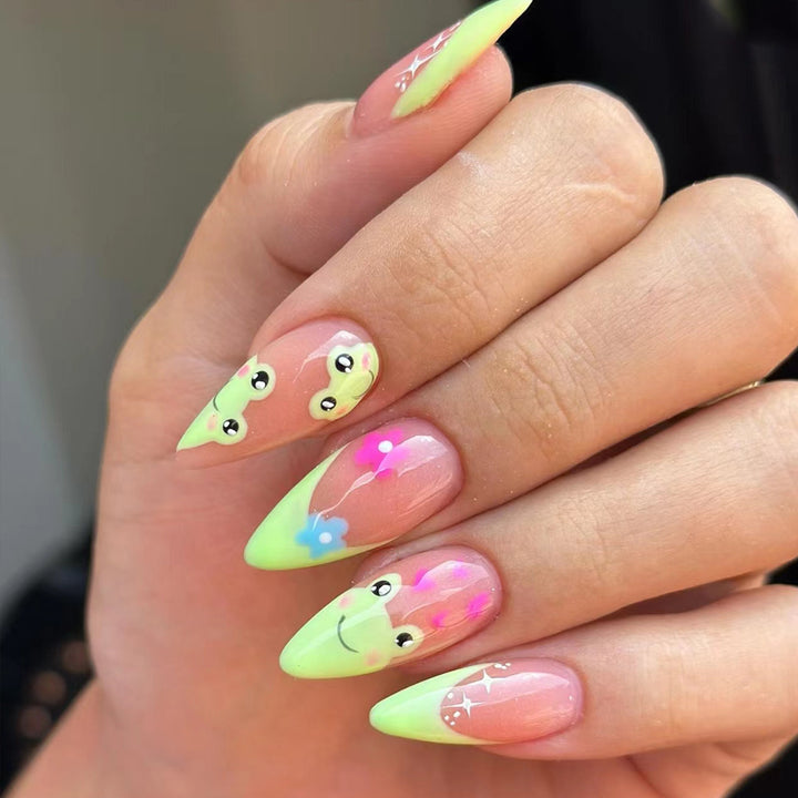 Artificial nail set with creative frog designs and playful accents Kalsten