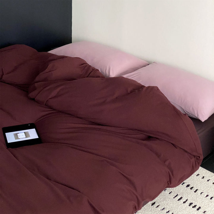 All-season quilt and fitted sheet set made of breathable microfiber