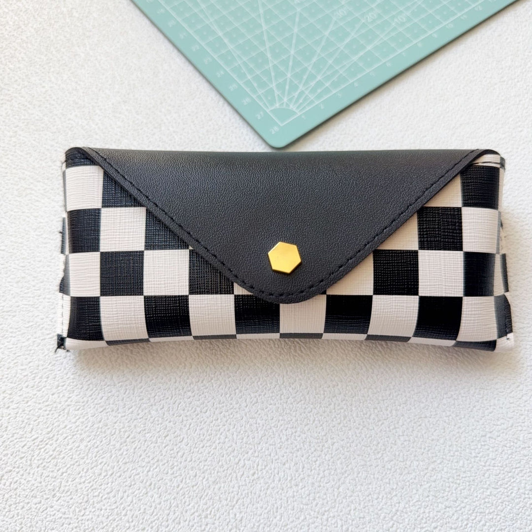 Checkered Pattern Eyewear Case Kalsten