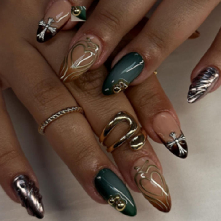Artful and elegant nail decoration Kalsten