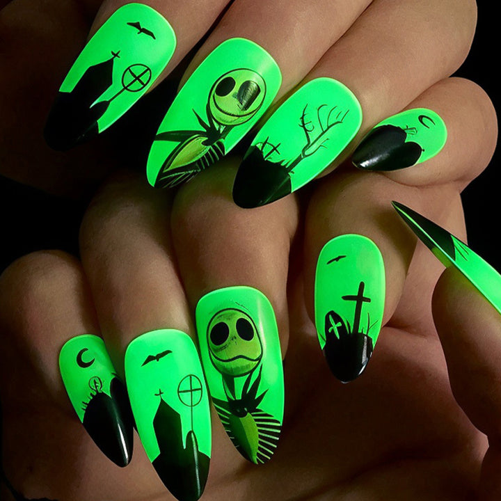 Glow-in-the-Dark Nail Art Kalsten