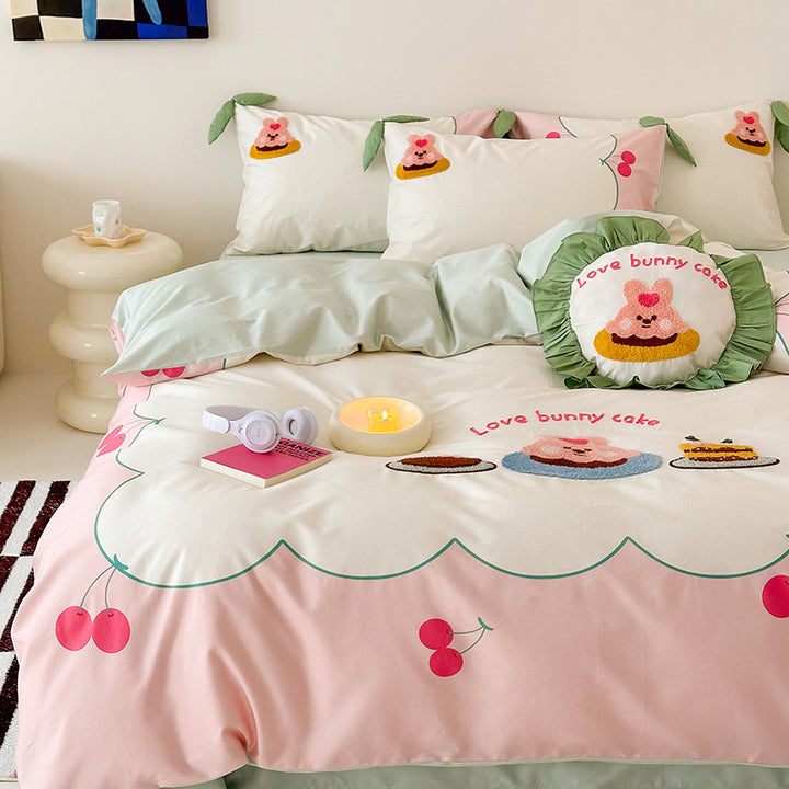 Children's bedding set with astronaut and star print, reversible function