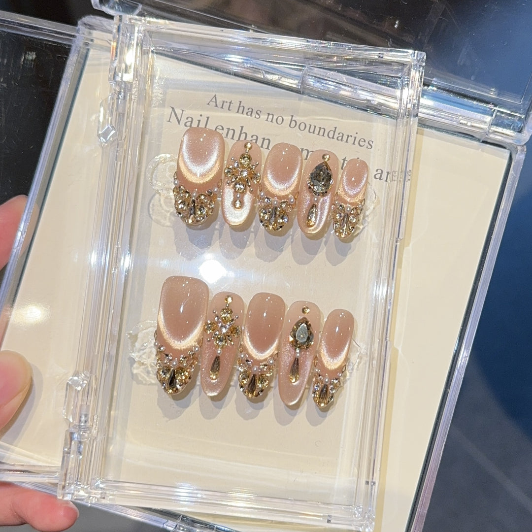 Glamorous artificial nails with glitter details Kalsten