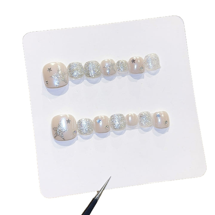Glamorous artificial nails with sparkling stars and glitter accents Kalsten