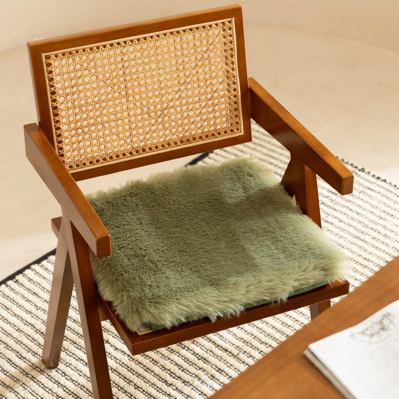 Square fluffy seat cushion with faux fur cover and attachment straps Kalsten