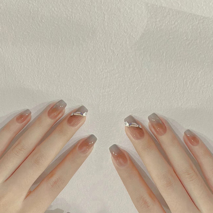 Artificial nail set with elegant ombre design and sparkling applications Kalsten