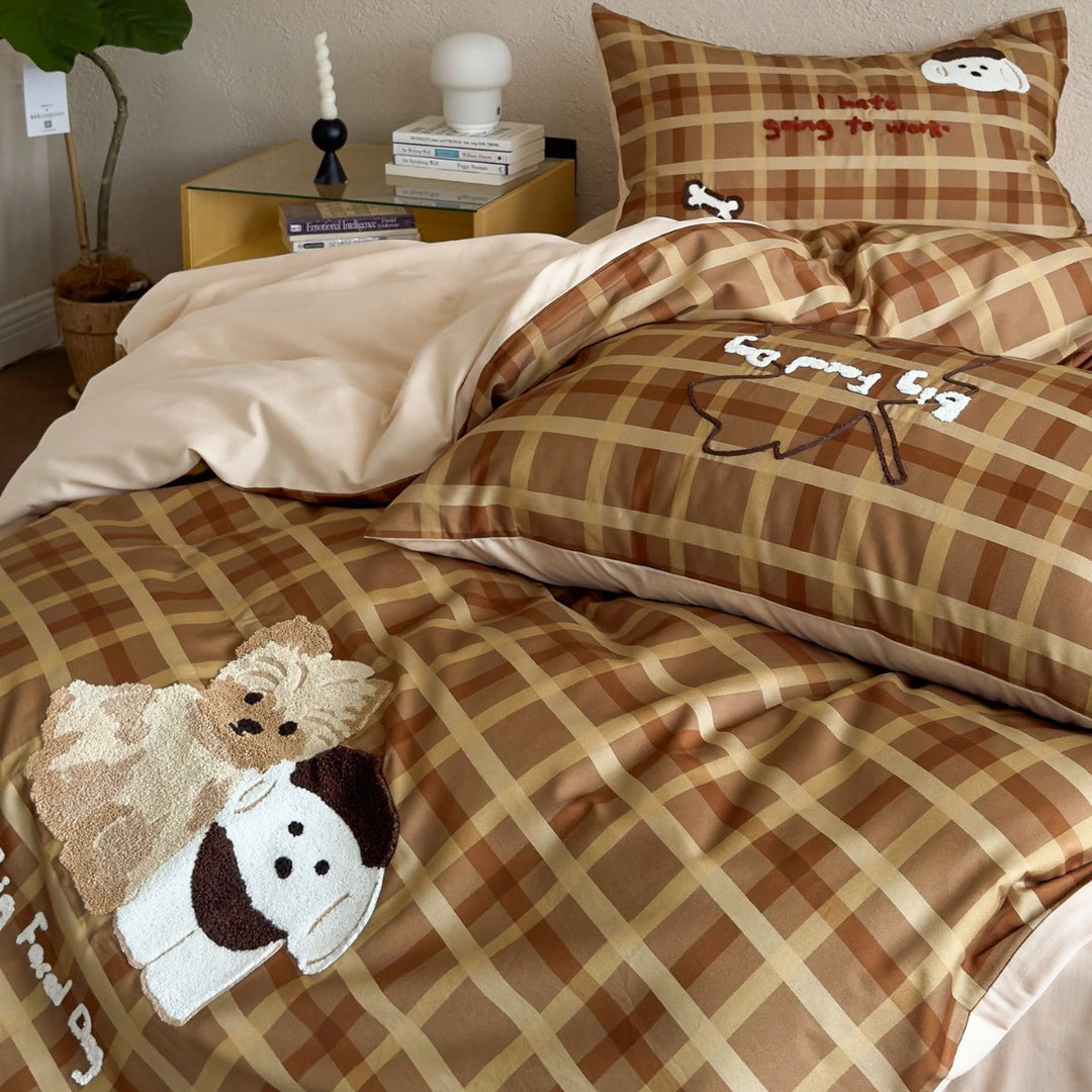 Checked cotton satin bedding set with chenille applications