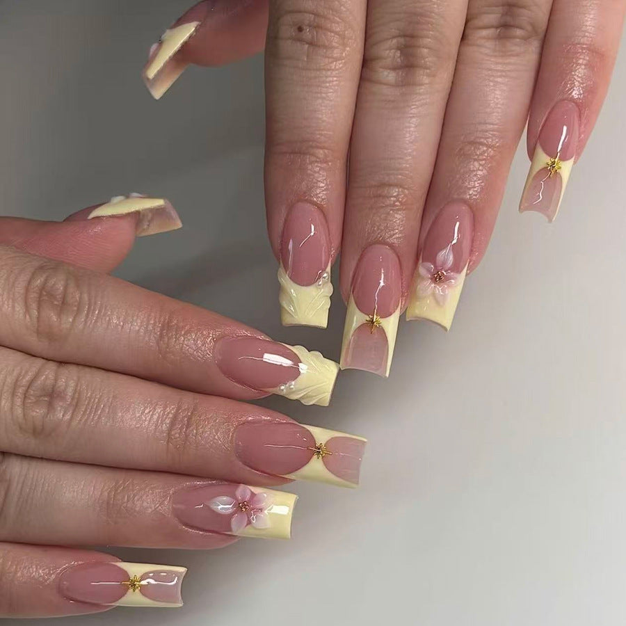Elegant Floral Design Press-On Nails Kalsten