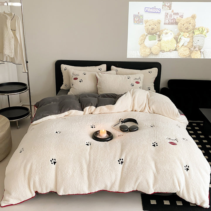 Cozy teddy fleece bedding set with colorful dots and extra soft surface