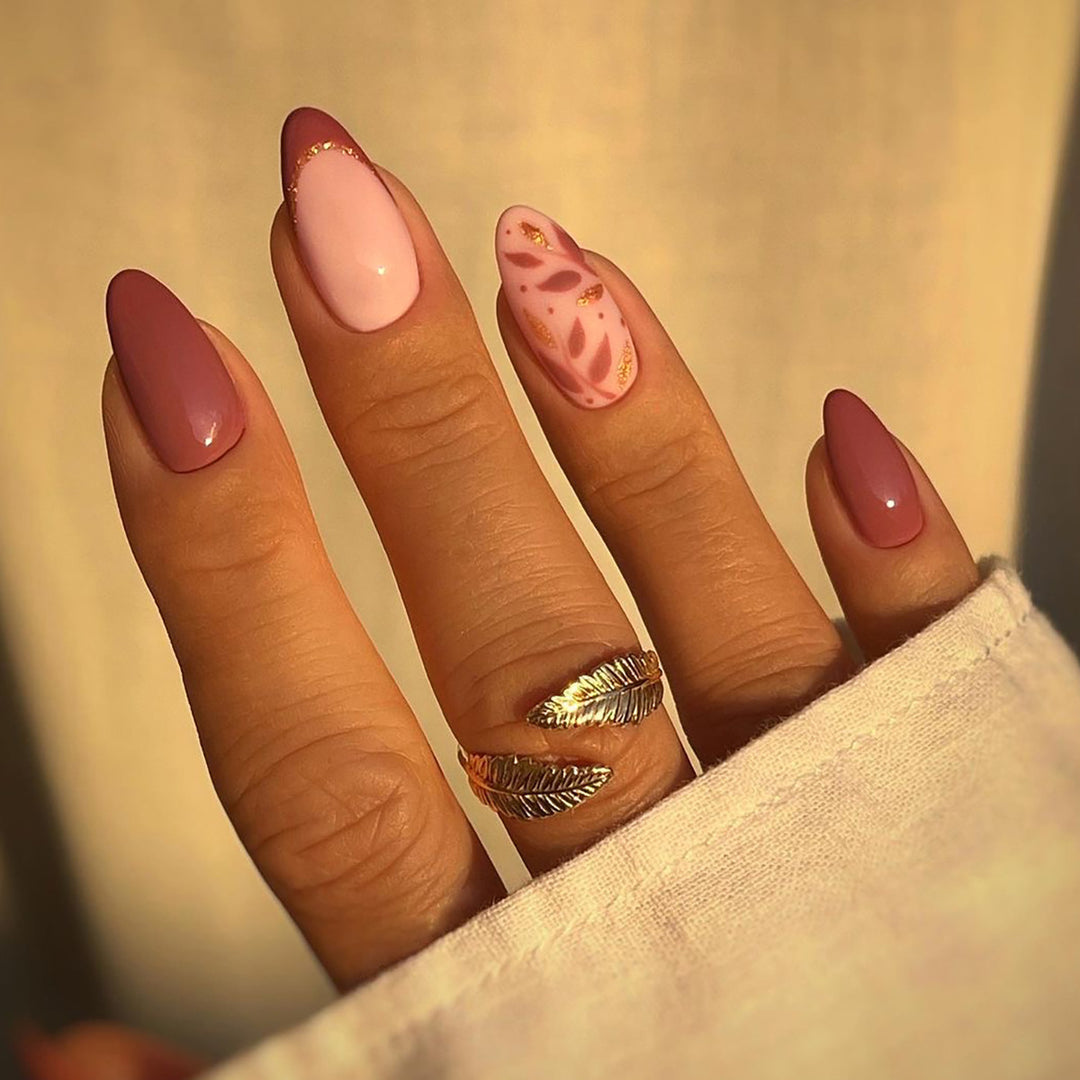 Artful nail extensions with an elegant leaf pattern Kalsten