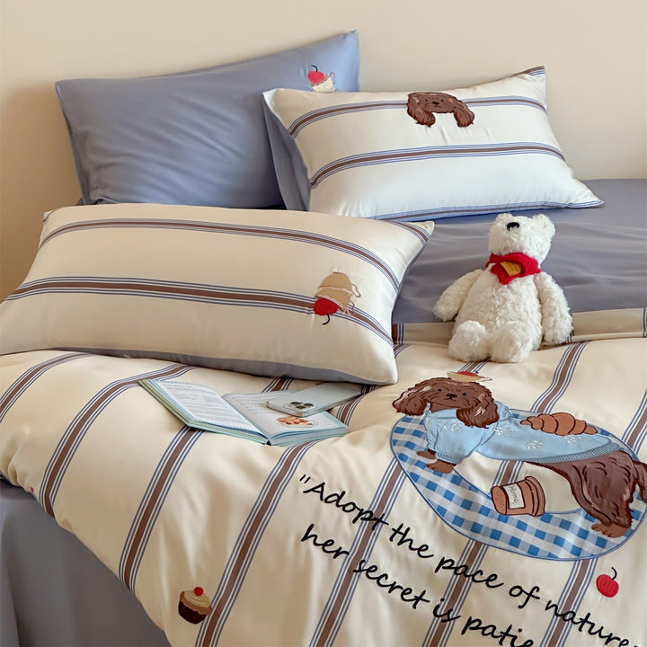 Children's bedding set with satin look, fine stripes and rocking horse appliqués