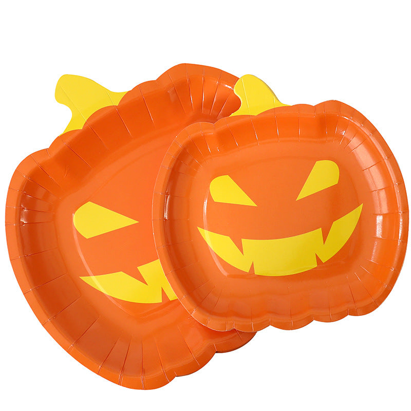 Pumpkin-shaped paper plate for Thanksgiving