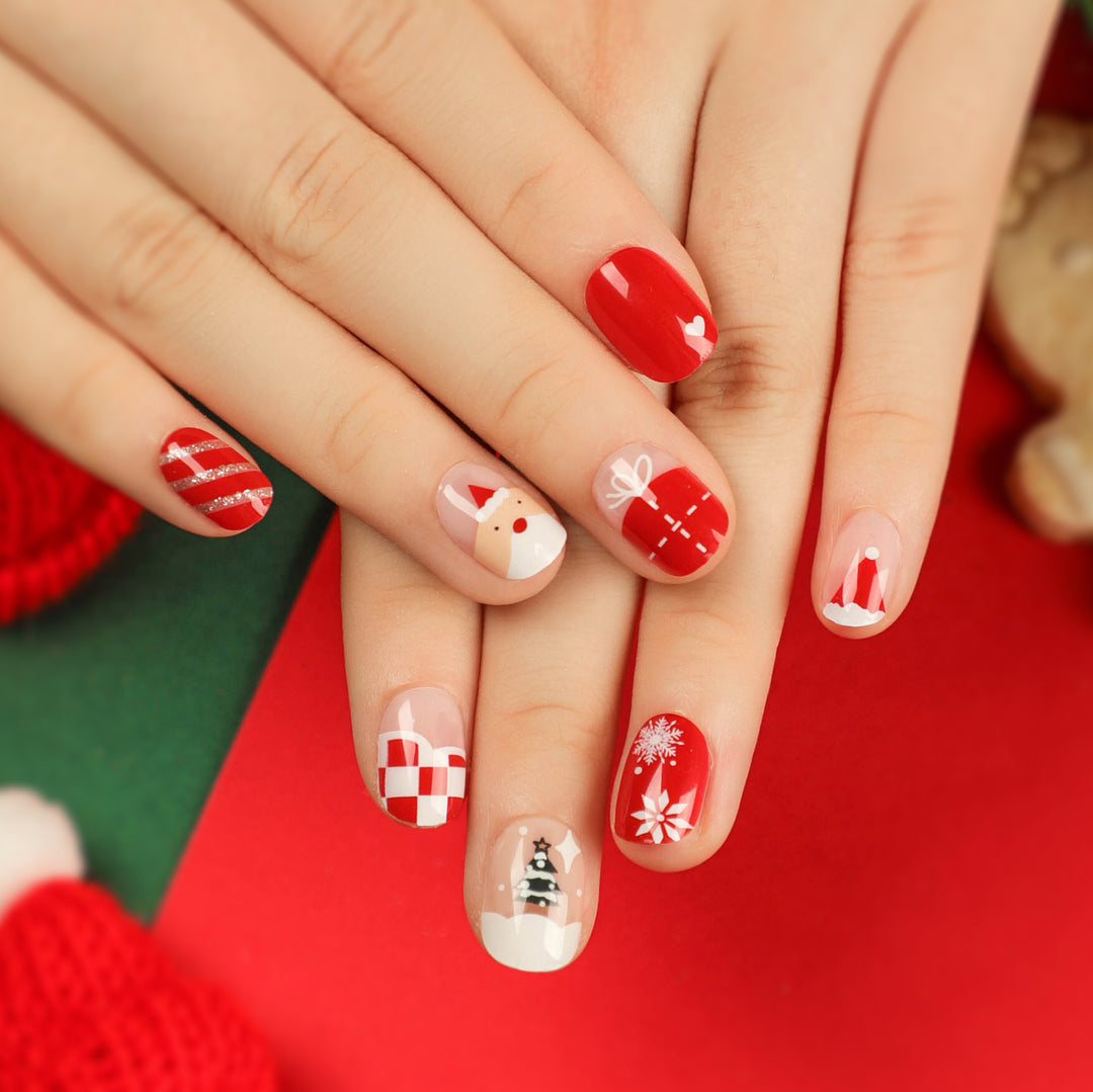 Festive nail art with Christmas motifs Kalsten