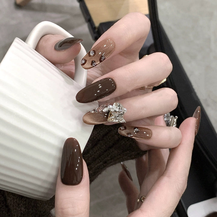 Artificial nails with luxurious glitter accents Kalsten