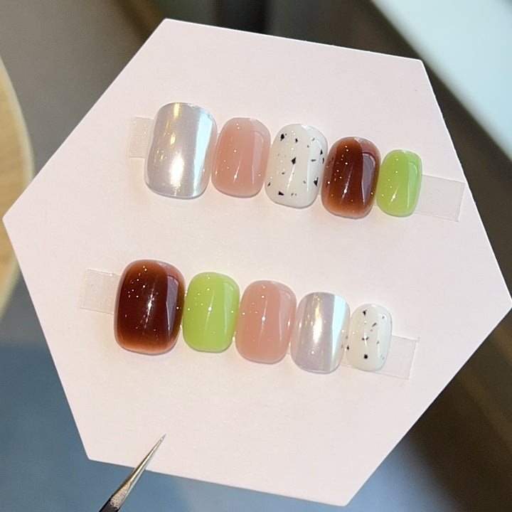 Artificial nails with modern design and varied accents Kalsten
