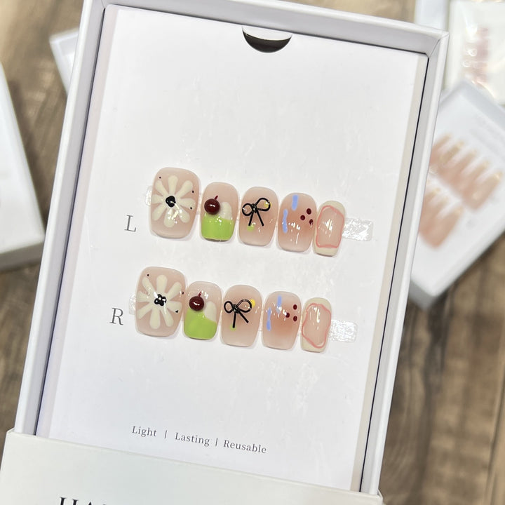 Artistic Floral Press-On Nail Set with Reusable Design Kalsten