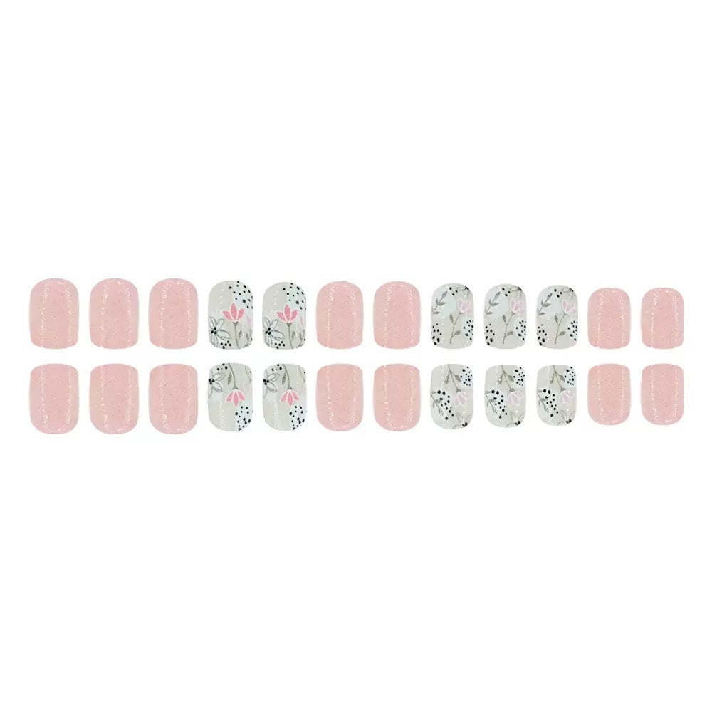 Artificial nail set with floral designs and elegant finish Kalsten