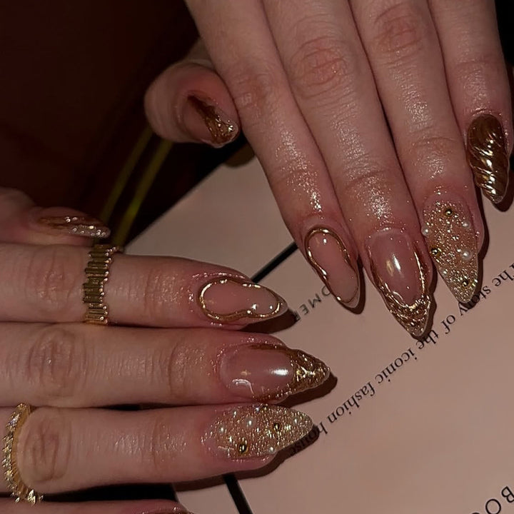 Elegant Gold-Decorated Press-On Nail Set Kalsten