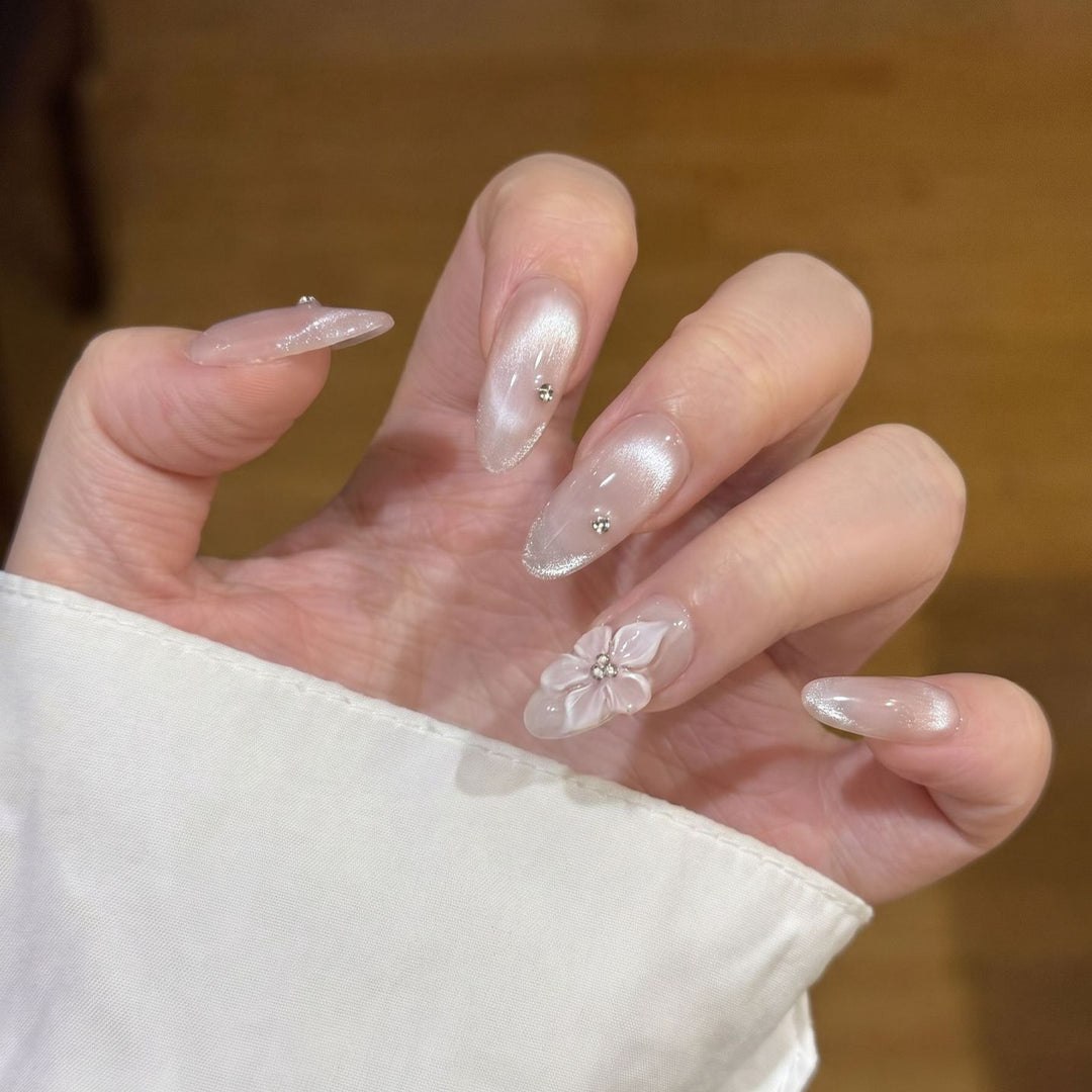 Elegant Floral Accented Press-On Nails Kalsten