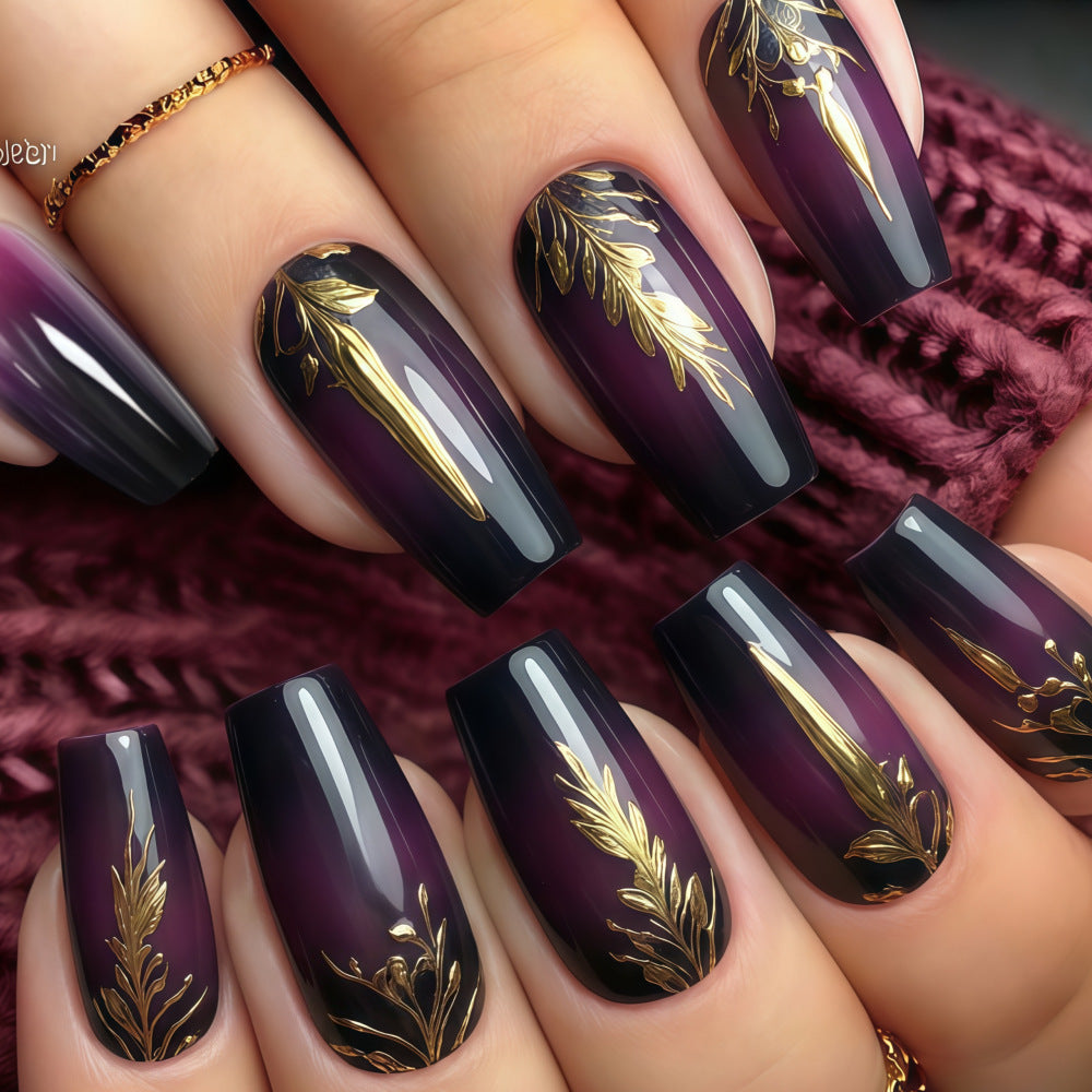 Artificial nails in elegant ombré design with gold accents Kalsten